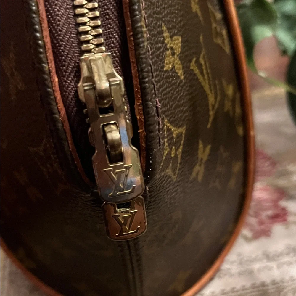 Louis Vuitton Dark Brown Monogram Shoulder Bag - Picture 2 of 6
